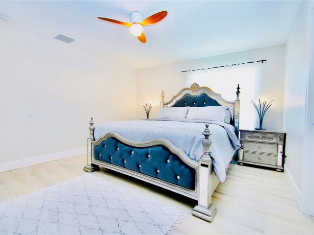 Дом в аренду по адресу 244 NW 6th Ave - фото 5879689