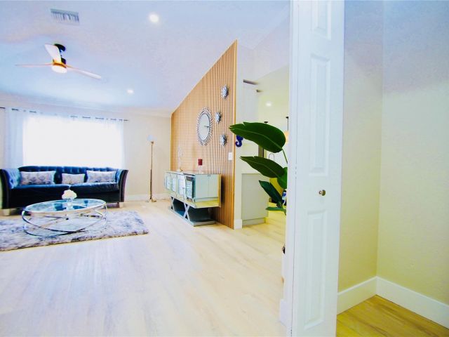 Дом в аренду по адресу 244 NW 6th Ave - фото 5879694