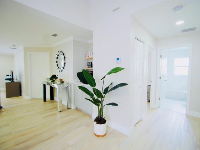 Дом в аренду по адресу 244 NW 6th Ave - фото 5879695