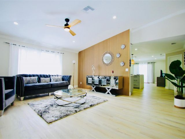 Дом в аренду по адресу 244 NW 6th Ave - фото 5879698