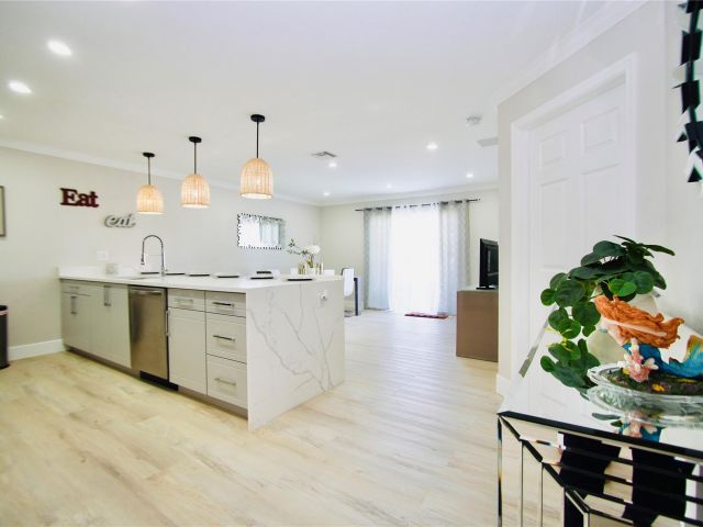 Дом в аренду по адресу 244 NW 6th Ave - фото 5879702