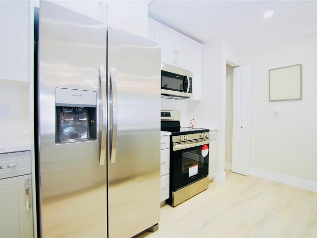 Дом в аренду по адресу 244 NW 6th Ave - фото 5879705