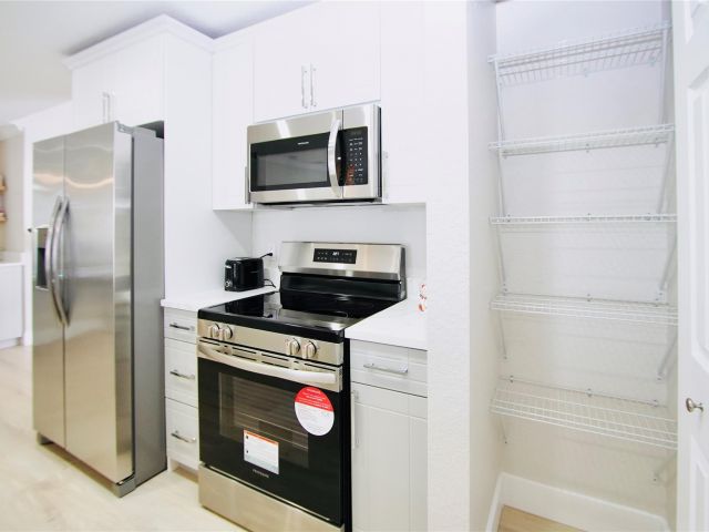 Дом в аренду по адресу 244 NW 6th Ave - фото 5879706