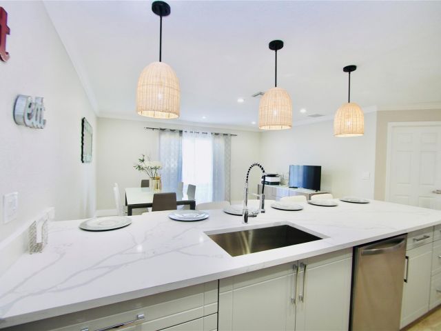 Дом в аренду по адресу 244 NW 6th Ave - фото 5879707