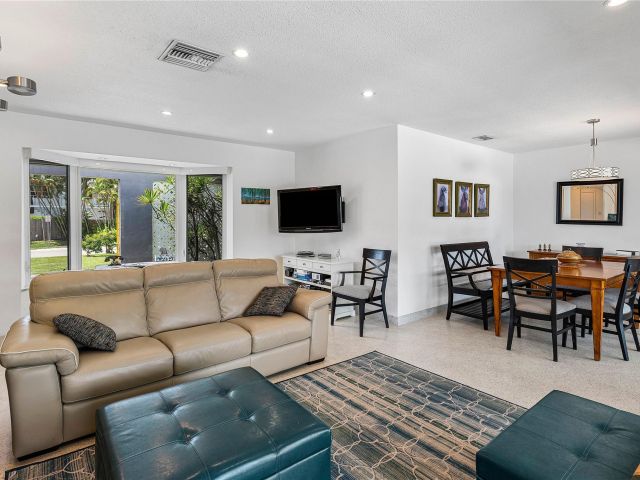 Продажа дома по адресу 1720 Marietta Dr - фото 6191411