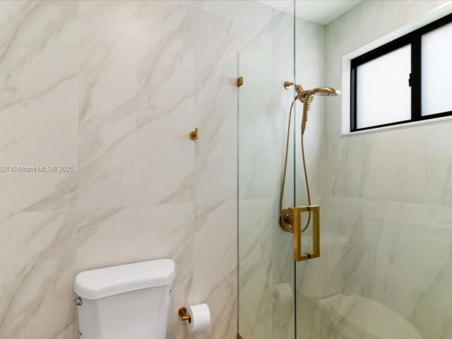 Дом в аренду по адресу 7750 SW 17th Ter - фото 6187943