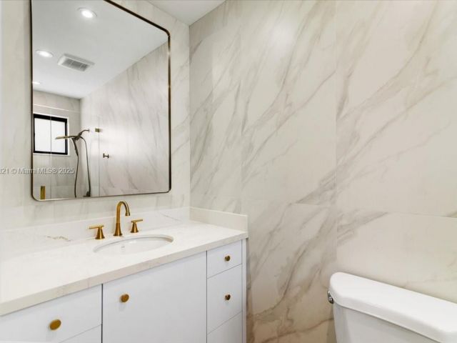 Дом в аренду по адресу 7750 SW 17th Ter - фото 6187944