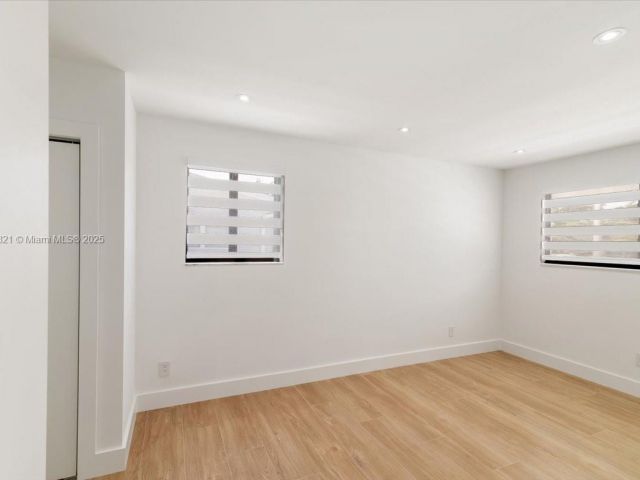 Дом в аренду по адресу 7750 SW 17th Ter - фото 6187946