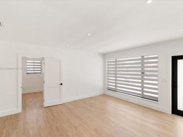 Дом в аренду по адресу 7750 SW 17th Ter - фото 6187947