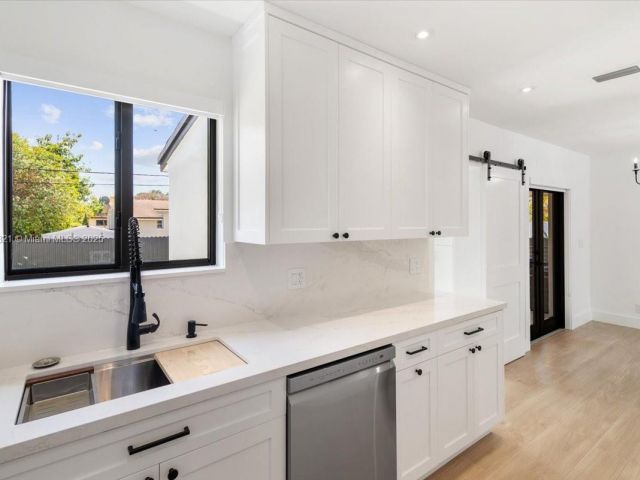 Дом в аренду по адресу 7750 SW 17th Ter - фото 6187951