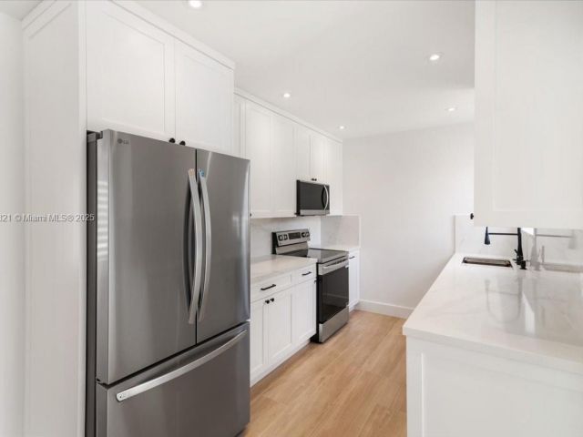 Дом в аренду по адресу 7750 SW 17th Ter - фото 6187954