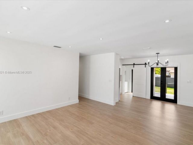 Дом в аренду по адресу 7750 SW 17th Ter - фото 6187957