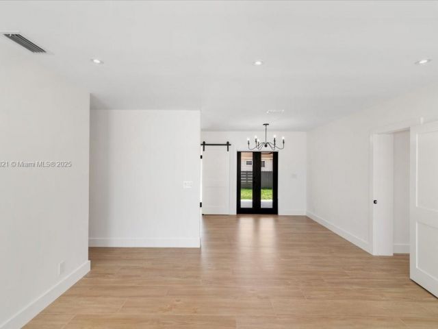 Дом в аренду по адресу 7750 SW 17th Ter - фото 6187958