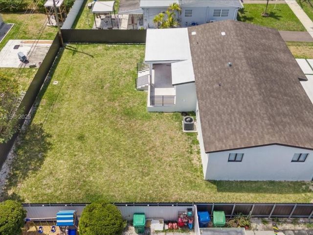 Дом в аренду по адресу 7750 SW 17th Ter - фото 6187959