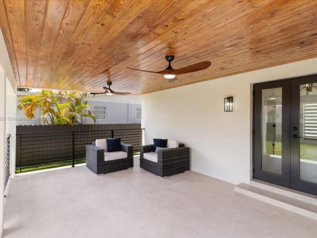 Дом в аренду по адресу 7750 SW 17th Ter - фото 6187960