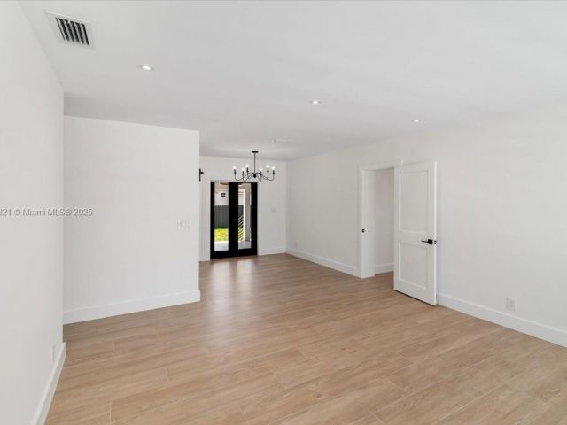 Дом в аренду по адресу 7750 SW 17th Ter - фото 6187961