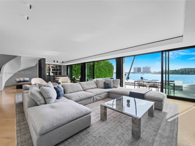 Продажа дома по адресу 247 E Rivo Alto Dr - фото 7439912