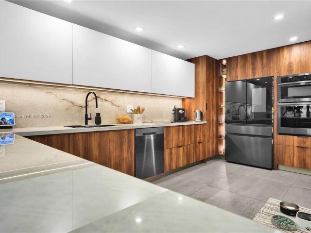 Продажа дома по адресу 311 Poinciana Dr 801 - фото 5929588