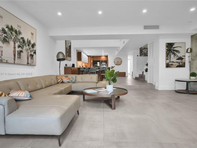 Продажа дома по адресу 311 Poinciana Dr 801 - фото 5929592