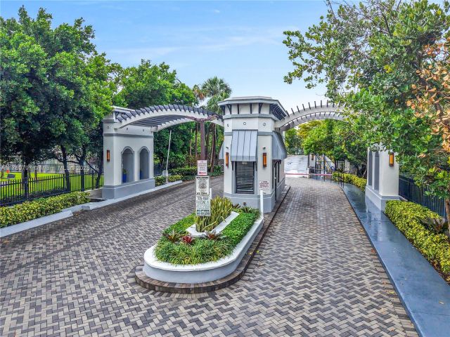 Продажа дома по адресу 311 Poinciana Dr 801 - фото 5929599