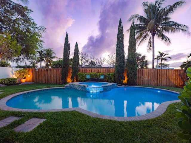 Продажа дома по адресу 1924 NE 18th St - фото 5906345