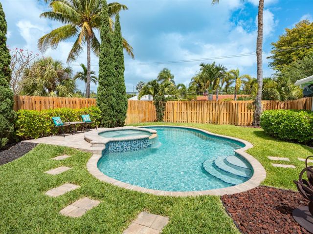 Продажа дома по адресу 1924 NE 18th St - фото 5906346