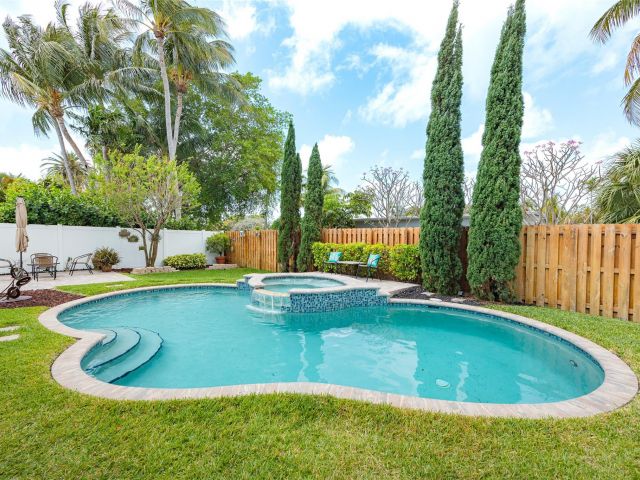 Продажа дома по адресу 1924 NE 18th St - фото 5906347