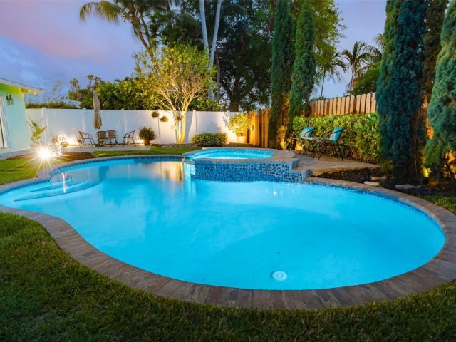 Продажа дома по адресу 1924 NE 18th St - фото 5906350