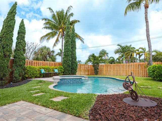 Продажа дома по адресу 1924 NE 18th St - фото 5906358