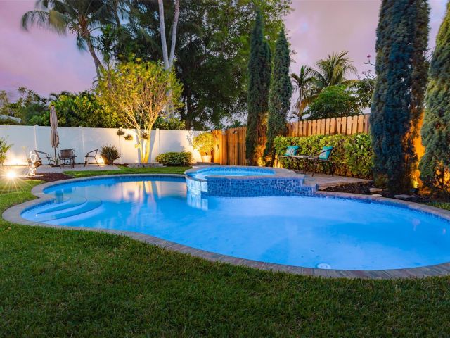 Продажа дома по адресу 1924 NE 18th St - фото 5906359