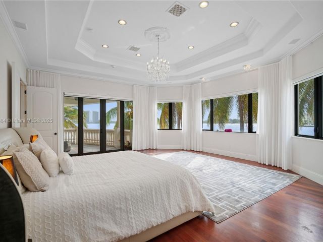 Продажа дома по адресу 3300 NE 171st St - фото 5857880