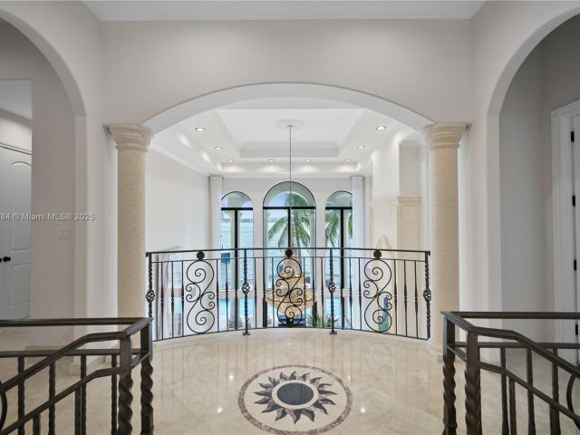 Продажа дома по адресу 3300 NE 171st St - фото 5857882