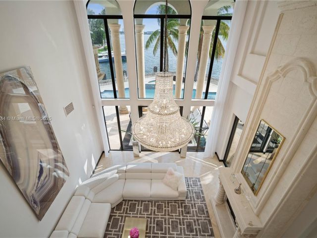 Продажа дома по адресу 3300 NE 171st St - фото 5857883