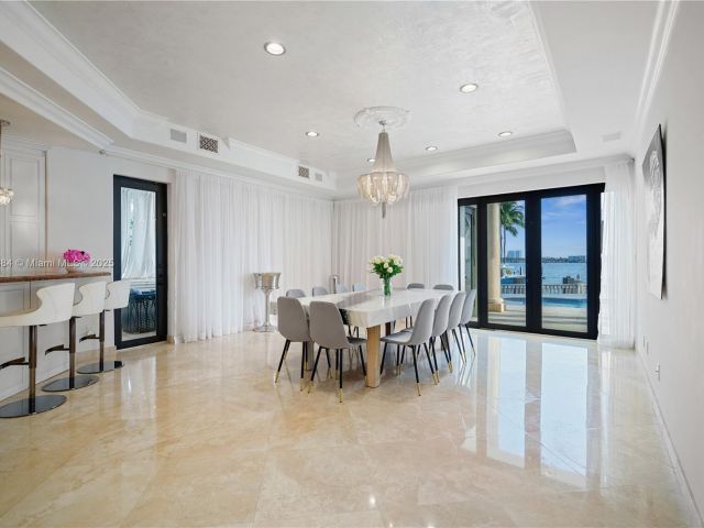 Продажа дома по адресу 3300 NE 171st St - фото 5857884