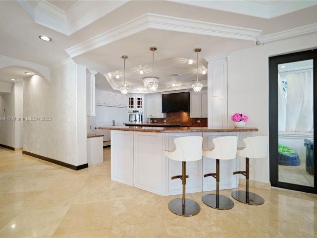 Продажа дома по адресу 3300 NE 171st St - фото 5857887