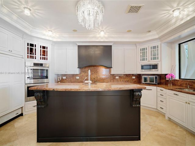 Продажа дома по адресу 3300 NE 171st St - фото 5857889