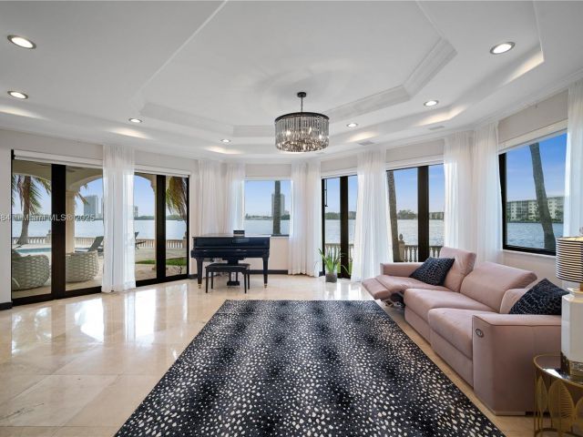 Продажа дома по адресу 3300 NE 171st St - фото 5857893