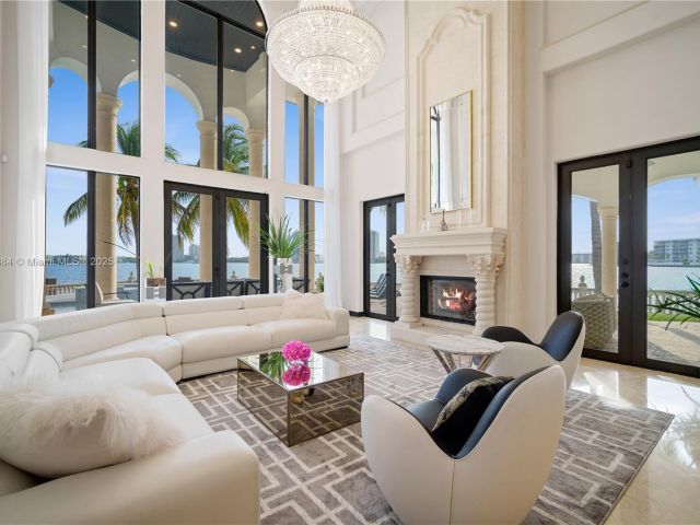 Продажа дома по адресу 3300 NE 171st St - фото 5857894