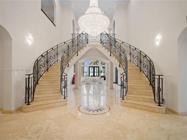 Продажа дома по адресу 3300 NE 171st St - фото 5857895