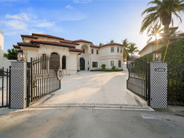 Продажа дома по адресу 3300 NE 171st St - фото 5857897