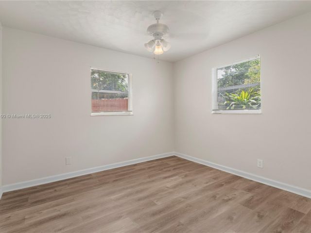 Продажа дома по адресу 2649 NE 14th Ter - фото 5881558