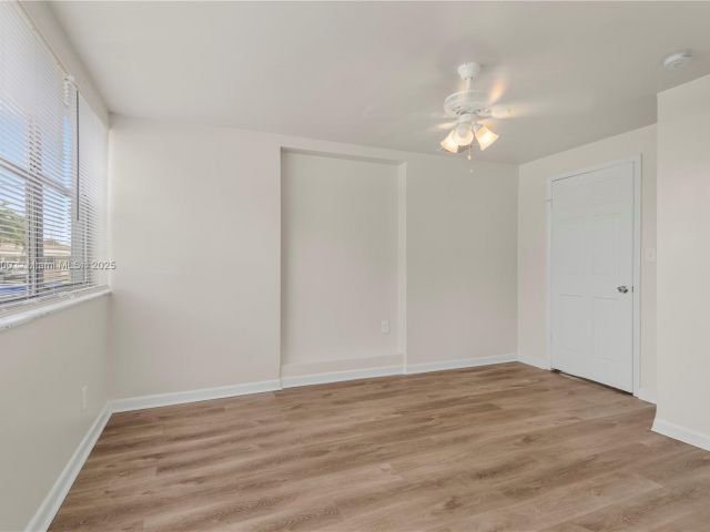 Продажа дома по адресу 2649 NE 14th Ter - фото 5881560