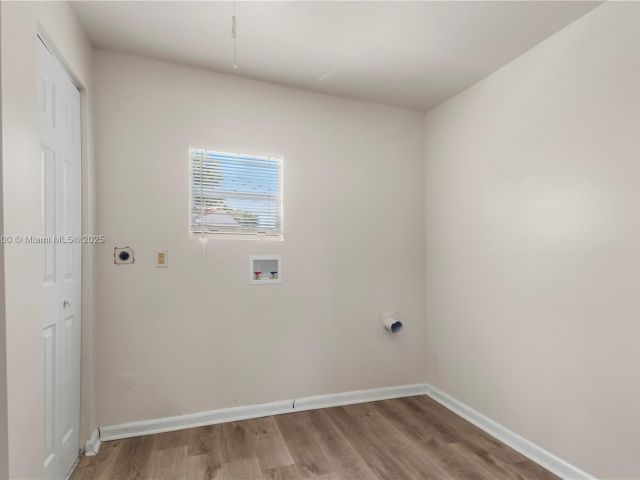 Продажа дома по адресу 2649 NE 14th Ter - фото 5881562