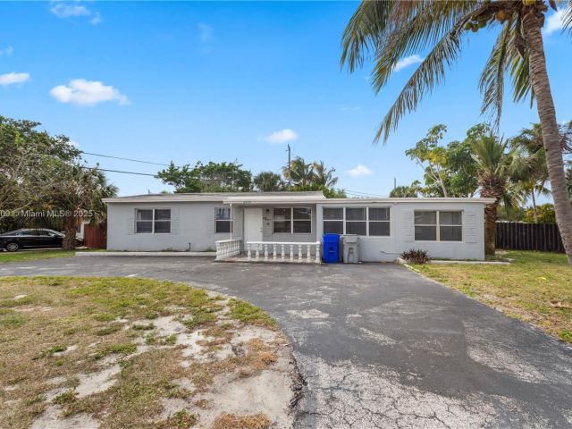 Продажа дома по адресу 2649 NE 14th Ter - фото 5881566