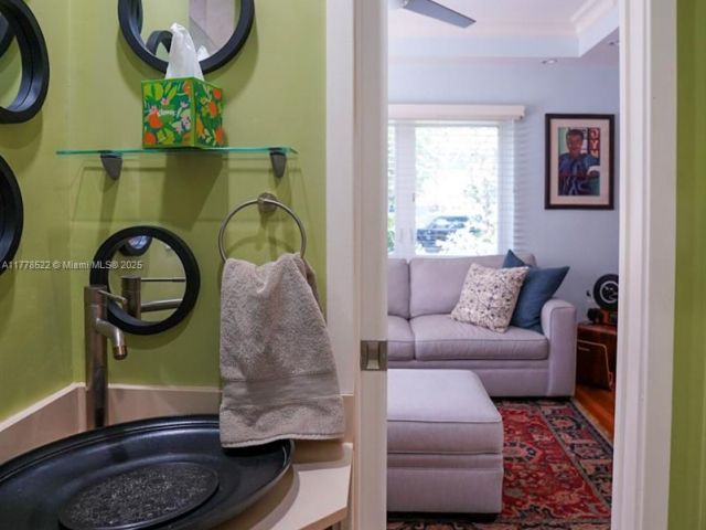 Продажа дома по адресу 1456 SW 13TH ST - фото 5886122