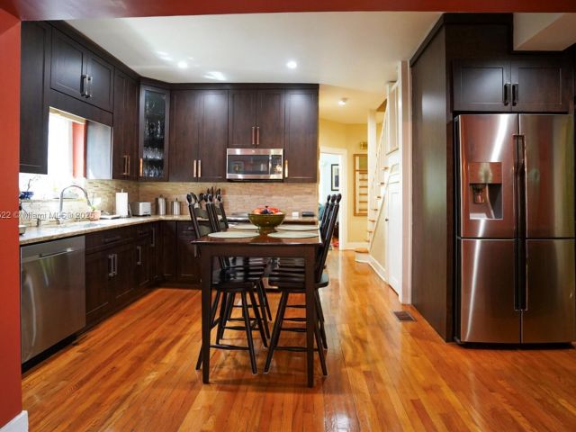 Продажа дома по адресу 1456 SW 13TH ST - фото 5886127