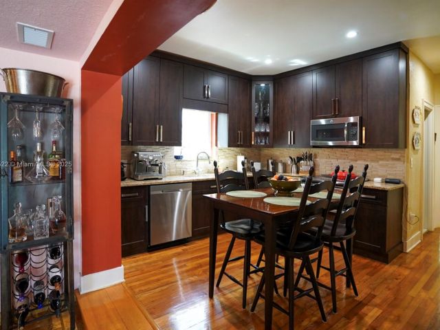 Продажа дома по адресу 1456 SW 13TH ST - фото 5886128