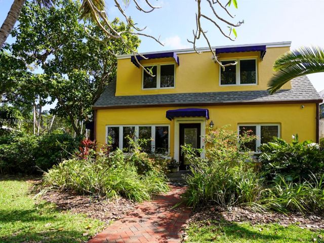 Продажа дома по адресу 1456 SW 13TH ST - фото 5886139