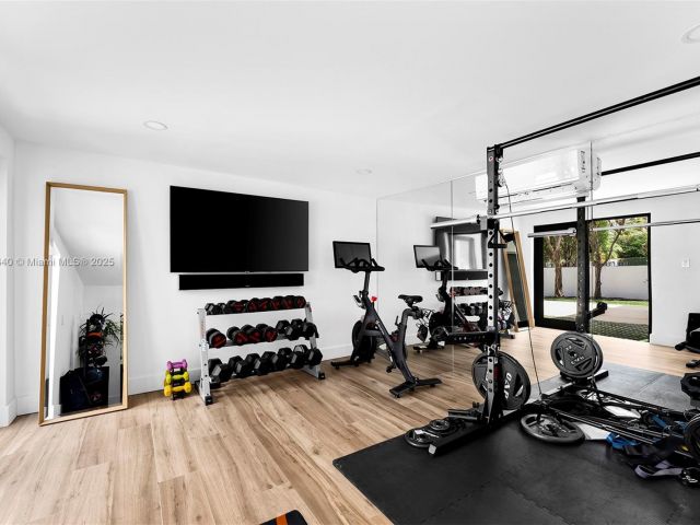 Продажа дома по адресу 2031 S Miami Ave - фото 6024768