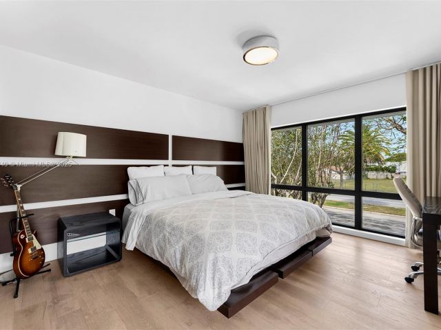 Продажа дома по адресу 2031 S Miami Ave - фото 6024769